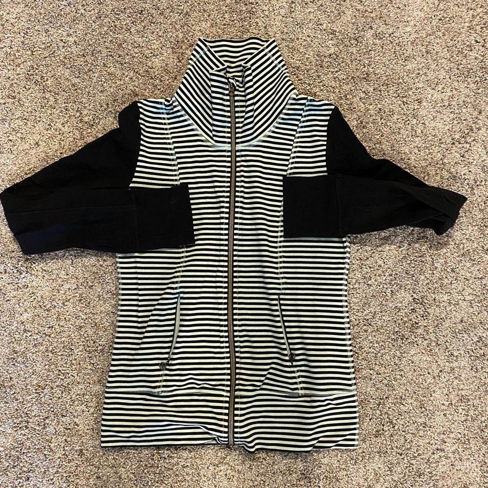 Lululemon zip up jacket Size 8